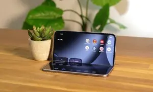 فولڈ ایبل فون لینے کا سوچ رہے ہیں تو بہترین انتخاب کیا ہے؟ فولڈ ایبل فون لینے کا سوچ رہے ہیں تو بہترین انتخاب کیا ہے؟