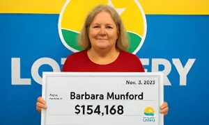 6 سال تک ایک ہی نمبر سے لاٹری کھیلنے والی خاتون نے لاکھوں ڈالر جیت لئے 6 سال تک ایک ہی نمبر سے لاٹری کھیلنے والی خاتون نے لاکھوں ڈالر جیت لئے