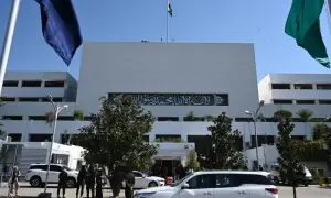 ستائیسویں آئینی ترمیم آج فائنل ہونے کا امکان، حکومت پر دباؤ