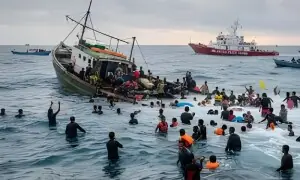 ملائیشیا: تارکینِ وطن کی کشتی ڈوب گئی، سیکڑوں افراد لاپتا ملائیشیا: تارکینِ وطن کی کشتی ڈوب گئی، سیکڑوں افراد لاپتا