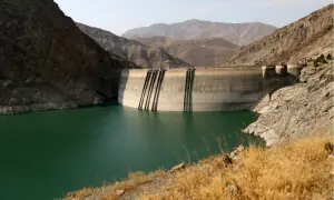 ایران میں بدترین خشک سالی: ’شہر خالی کرنے پڑسکتے ہیں‘ ایران میں بدترین خشک سالی: ’شہر خالی کرنے پڑسکتے ہیں‘