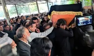 سینیٹر عرفان صدیقی کی نمازِ جنازہ ادا، وفاقی وزرا سمیت اہم شخصیات کی شرکت سینیٹر عرفان صدیقی کی نمازِ جنازہ ادا، وفاقی وزرا سمیت اہم شخصیات کی شرکت