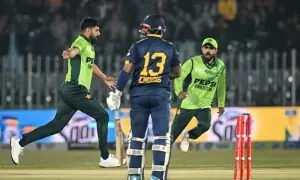 پہلا ون ڈے: پاکستان نے سنسنی خیز مقابلے کے بعد سری لنکا کو 6 رنز سے شکست دے دی