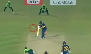 بابر اعظم کے سری لنکن بیٹر کے سلپ میں شاندار کیچ کے چرچے، ویڈیو وائرل