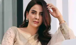 صبا قمر کے ساتھ تنازع پر صحافی نعیم حنیف کا مؤقف سامنے آگیا