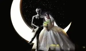 جاپانی خاتون نے خود تخلیق کردہ چیٹ جی پی ٹی پر مبنی ’اے آئی ساتھی‘ سے شادی کرلی جاپانی خاتون نے خود تخلیق کردہ چیٹ جی پی ٹی پر مبنی ’اے آئی ساتھی‘ سے شادی کرلی