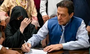 بشریٰ بی بی کا عمران خان کے سرکاری فیصلوں پر روحانی اثر، برطانوی جریدے کی رپورٹ میں انکشاف بشریٰ بی بی کا عمران خان کے سرکاری فیصلوں پر روحانی اثر، برطانوی جریدے کی رپورٹ میں انکشاف