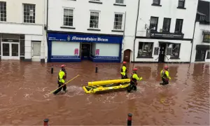 برطانیہ میں شدید موسمی طوفان، ایک دن میں ایک مہینہ بھر کی بارش برطانیہ میں شدید موسمی طوفان، ایک دن میں ایک مہینہ بھر کی بارش