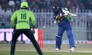 آخری ون ڈے: سری لنکا کا پاکستان کو جیت کے لیے 212 رنز کا ہدف آخری ون ڈے: سری لنکا کا پاکستان کو جیت کے لیے 212 رنز کا ہدف