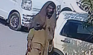CCTV captures motorcycle thief stealing bike from PECHS Block 6 in Karachi CCTV captures motorcycle thief stealing bike from PECHS Block 6 in Karachi