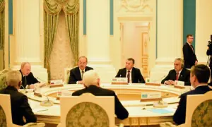 Dar calls on Putin among other heads of govt delegations at SCO moot