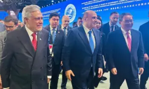 Dar meets PMs of Russia, China, Uzbekistan, Qatar, Tajikistan on sidelines of SCO meeting