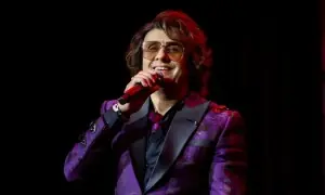 سونو نگم اور محمد رفیع کی اے آئی کی مدد سے لائیو پرفارمنس