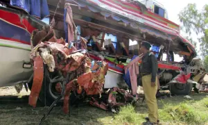 Mini bus overturns near Shadipura, Okara, injuring 15