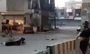 پشاور میں ایف سی ہیڈکوارٹر پر خودکش حملہ، 3 اہلکار شہید، 3 دہشتگرد ہلاک پشاور میں ایف سی ہیڈکوارٹر پر خودکش حملہ، 3 اہلکار شہید، 3 دہشتگرد ہلاک