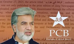 ’کرکٹ کے جواری‘ لکھنے پر انصار عباسی اور پی سی بی میں قانونی محاذ آرائی