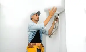 سردیوں میں گیزر چلانے کی تکنیکیں جو بجلی کا بل کم کردیں گی سردیوں میں گیزر چلانے کی تکنیکیں جو بجلی کا بل کم کردیں گی