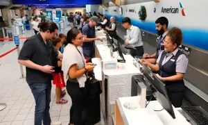 تھینکس گیوِنگ: کمرشل پروازوں میں کمی سے امریکی رُل گئے