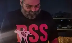 کنال کامرا کی ’آر ایس ایس‘ پر طنزیہ شرٹ نے نیا ہنگامہ کھڑا کردیا