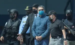 ٹرمپ کا ہونڈوراس کے سابق صدر ہرنینڈیز کو معافی دینے کا اعلان ٹرمپ کا ہونڈوراس کے سابق صدر ہرنینڈیز کو معافی دینے کا اعلان