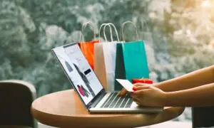 امریکا میں بلیک فرائیڈے پر دھکم پیل کے بجائے آن لائن شاپنگ کا رجحان