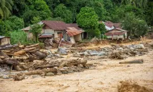 انڈونیشیا: سیلاب اور لینڈ سلائیڈنگ سے 303 افراد ہلاک، سیکڑوں لاپتہ
