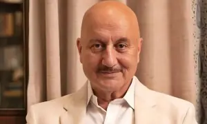 ’پاگل ہوگیا تھا، 8 گھنٹے مسلسل ہنسا‘: پہلی بار چرس پینے پر انوپم کھیر کے ساتھ کیا کچھ ہوا