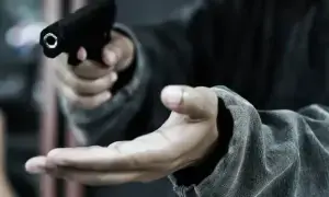 Mob burns suspected robber alive after citizen killed in Orangi Town