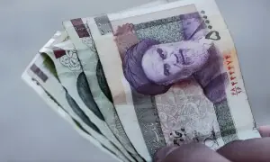 12 لاکھ ریال کا ایک ڈالر: پابندیوں نے ایرانی کرنسی کو ختم کردیا