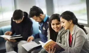 برطانیہ میں پاکستانی اور بنگلادیشی طلبا کے داخلوں پر پابندی عائد