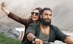 دُھرندھر، سیارہ، پُشپا: بولی وُڈ کے ’ٹاکسک‘ اور ’ریڈ فلیگ‘ ہیرو رومانس کا ٹرینڈ کیوں بن رہے ہیں؟ دُھرندھر، سیارہ، پُشپا: بولی وُڈ کے ’ٹاکسک‘ اور ’ریڈ فلیگ‘ ہیرو رومانس کا ٹرینڈ کیوں بن رہے ہیں؟