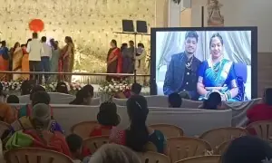 پروازوں کی منسوخی: بھارتی جوڑا اپنی ہی شادی کی دعوت میں آن لائن شرکت پر مجبور پروازوں کی منسوخی: بھارتی جوڑا اپنی ہی شادی کی دعوت میں آن لائن شرکت پر مجبور