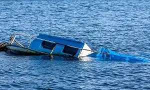 یونان میں تارکین وطن کی کشتی ڈوب گئی، 18 افراد ہلاک یونان میں تارکین وطن کی کشتی ڈوب گئی، 18 افراد ہلاک