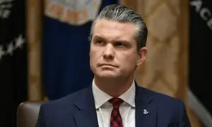 امریکی وزیرِ دفاع اسکینڈلز کی زد میں آگئے، مستعفی ہونے کے لیے دباؤ بڑھ گیا امریکی وزیرِ دفاع اسکینڈلز کی زد میں آگئے، مستعفی ہونے کے لیے دباؤ بڑھ گیا