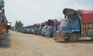 پنجاب بھر میں بھاری چالان اور جرمانوں کے خلاف ٹرانسپورٹرز کی ہڑتال پنجاب بھر میں بھاری چالان اور جرمانوں کے خلاف ٹرانسپورٹرز کی ہڑتال