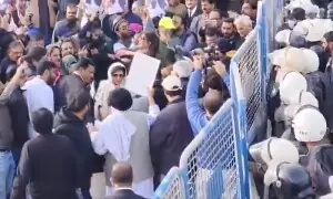 پی ٹی آئی کا اڈیالہ جیل کے قریب دھرنا، مظاہرین سے نمٹنے کے لیے واٹر کینن تعینات پی ٹی آئی کا اڈیالہ جیل کے قریب دھرنا، مظاہرین سے نمٹنے کے لیے واٹر کینن تعینات