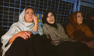 عمران خان سے ملاقات کی اجازت نہ دینے پر بہنوں اور پارٹی کارکنان کا فیکٹری ناکے پر دھرنا جاری