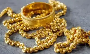Gold prices fall in global and local markets