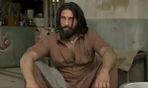 رنویر پر جنسی حملے کی کوشش: دھرندھر کا وہ سین جس پر سب خاموش رنویر پر جنسی حملے کی کوشش: دھرندھر کا وہ سین جس پر سب خاموش