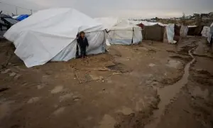 غزہ میں طوفانی بارش: بے گھر فلسطینیوں کے خیمے ڈوب گئے، سردی سے 8 ماہ کی بچی جاں بحق غزہ میں طوفانی بارش: بے گھر فلسطینیوں کے خیمے ڈوب گئے، سردی سے 8 ماہ کی بچی جاں بحق