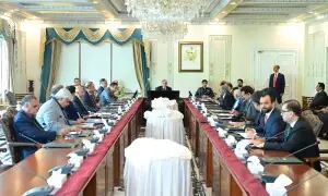 منی بجٹ کے خطرات: حکومت نے اضافی ٹیکسز لگانے کی آئی ایم ایف کی شرائط مان لیں منی بجٹ کے خطرات: حکومت نے اضافی ٹیکسز لگانے کی آئی ایم ایف کی شرائط مان لیں