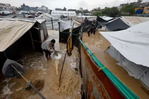UN agency warns displaced Gazans face floods, as emergency supplies blocked