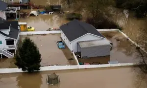 واشنگٹن میں تباہ کن سیلاب سے سڑکیں زیرِ آب، معمولاتِ زندگی بری طرح متاثر واشنگٹن میں تباہ کن سیلاب سے سڑکیں زیرِ آب، معمولاتِ زندگی بری طرح متاثر