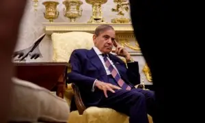 شہباز شریف کی پیوٹن سے ’زبردستی‘ ملاقات کی کوشش: ویڈیو بھارتی پروپیگنڈا نکلی شہباز شریف کی پیوٹن سے ’زبردستی‘ ملاقات کی کوشش: ویڈیو بھارتی پروپیگنڈا نکلی