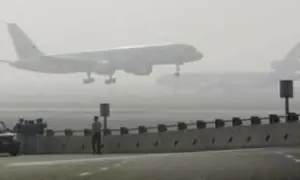 Flights between UAE and Delhi delayed due to dense fog Flights between UAE and Delhi delayed due to dense fog