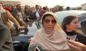 اڈیالہ جیل: عمران خان کی بہنوں نے ملاقات کی اجازت نہ ملنے پر دھرنا دے دیا اڈیالہ جیل: عمران خان کی بہنوں نے ملاقات کی اجازت نہ ملنے پر دھرنا دے دیا