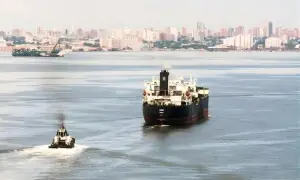 امریکی دباؤ بڑھنے پر وینزویلا کا تیل سستا، خریدار محتاط، مزید ڈسکاؤنٹ مانگ لیا