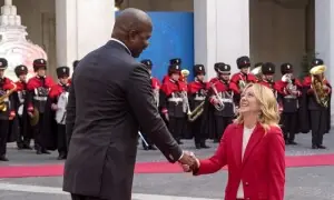 اٹلی اور موزمبیق کے سربراہان کی ملاقات، قد کے فرق سے سب حیران