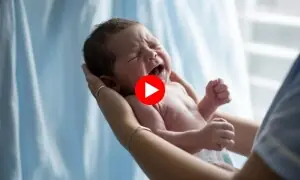 بچہ پیدا ہوتے ہی ہنستا کیوں نہیں؟