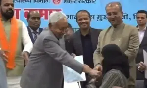 نتیش کمار کے حجاب کھینچنے پر شدید ذہنی صدمہ، خاتون ڈاکٹر کا ملازمت سے انکار